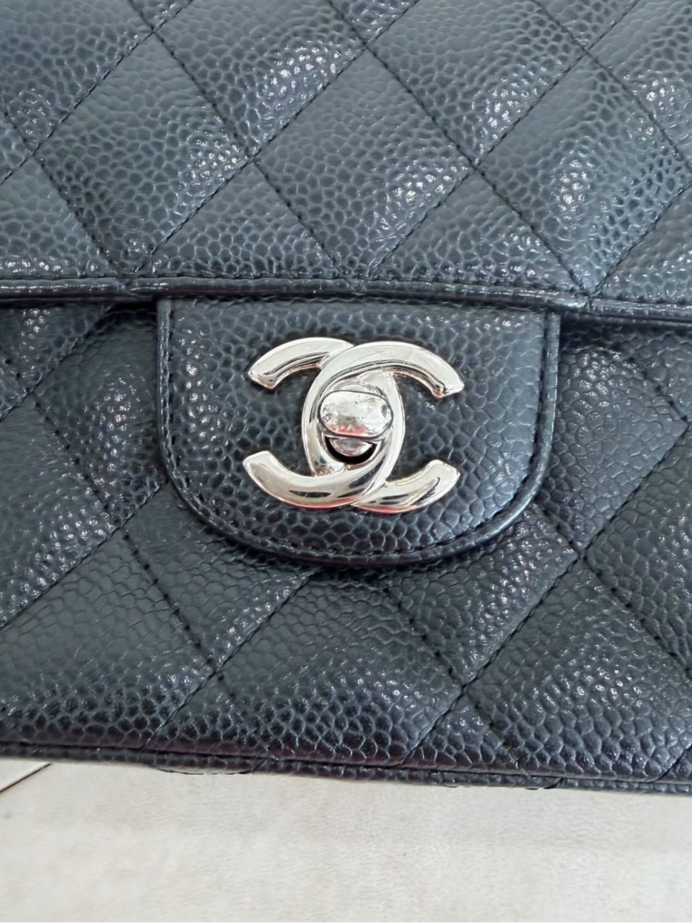 Chanel East West Flap in Caviar leather with dust bag. - Picture 6 of 7